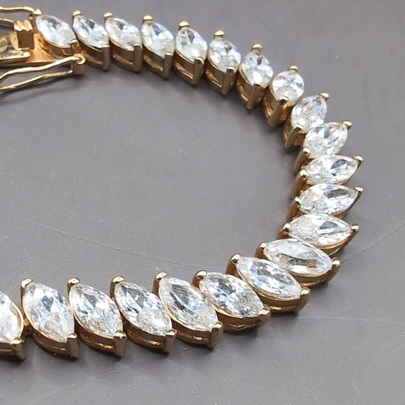 VTG Tennis Bracelet Marquise Cut Prong Set Cubic Zirconia Gold Tone Box Clasp - Picture 7 of 11